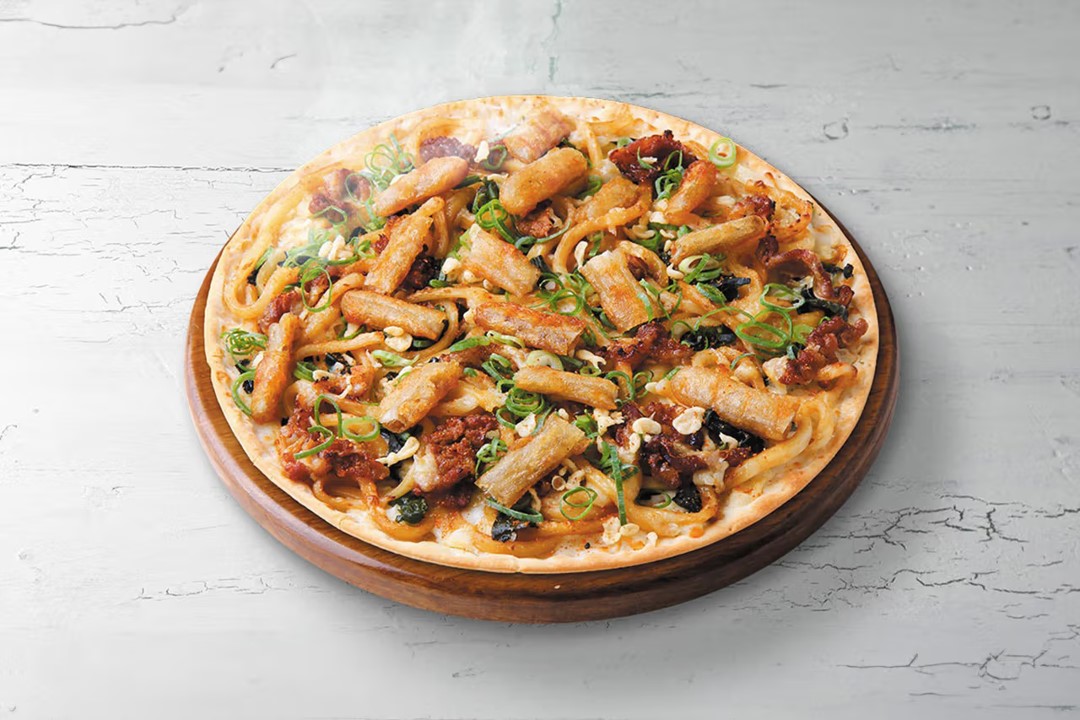 피자헛 우동 피자_출처 : Pizzahut japan