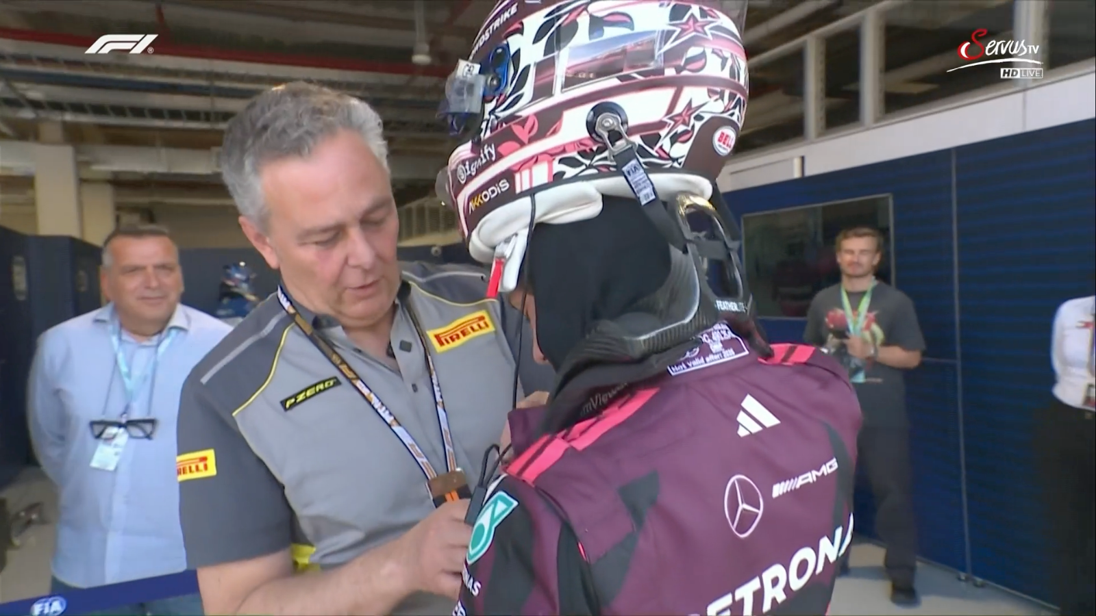 마리오 이솔라는 이탈리아 아저씨라 안토넬리를 귀여워 하시는 것 같음..