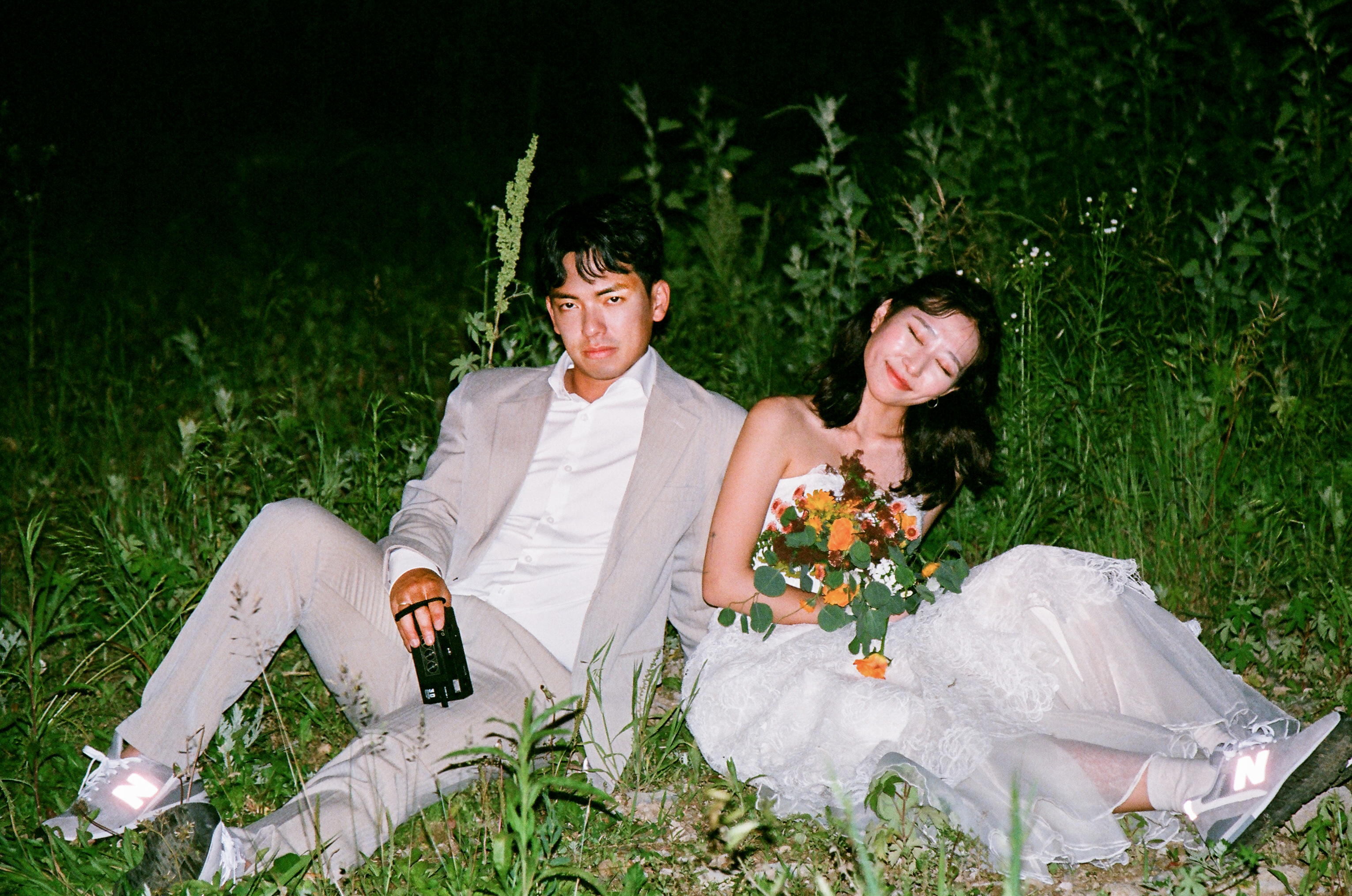 표정만 보아도 피로연은 핑계임을 알 수 있다