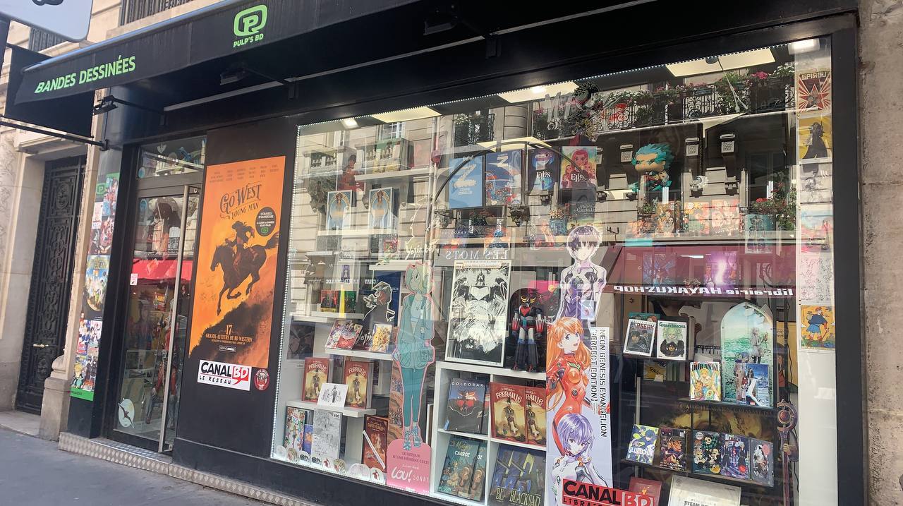 이 곳 사람들은 기본적으로 일본 문화에 대한 호감이 있고 취향도 있다. 어딜 가도 일본적인 것들이 하나씩은 꼭 있음. 옆자리 남자도 내가 시각 예술에 대한 글을 쓴다니까 혹시 ‘망가’에 대해서는 안쓰냐고 물어봤다. 이 사람 집에는 우키요에 풍의 병풍이 있었음…&nbsp;