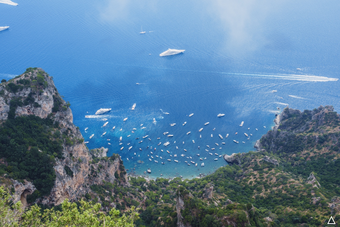 여름의 카프리 섬, 출처 @Abrazo TV