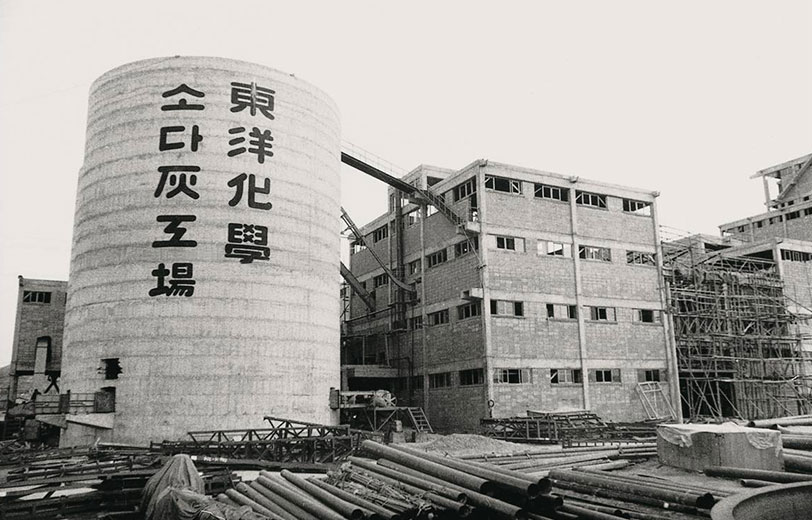 1968년 인천 학익동 소다회 공장 모습. 현재 미니 신도시로 개발 중. 사진 OCI