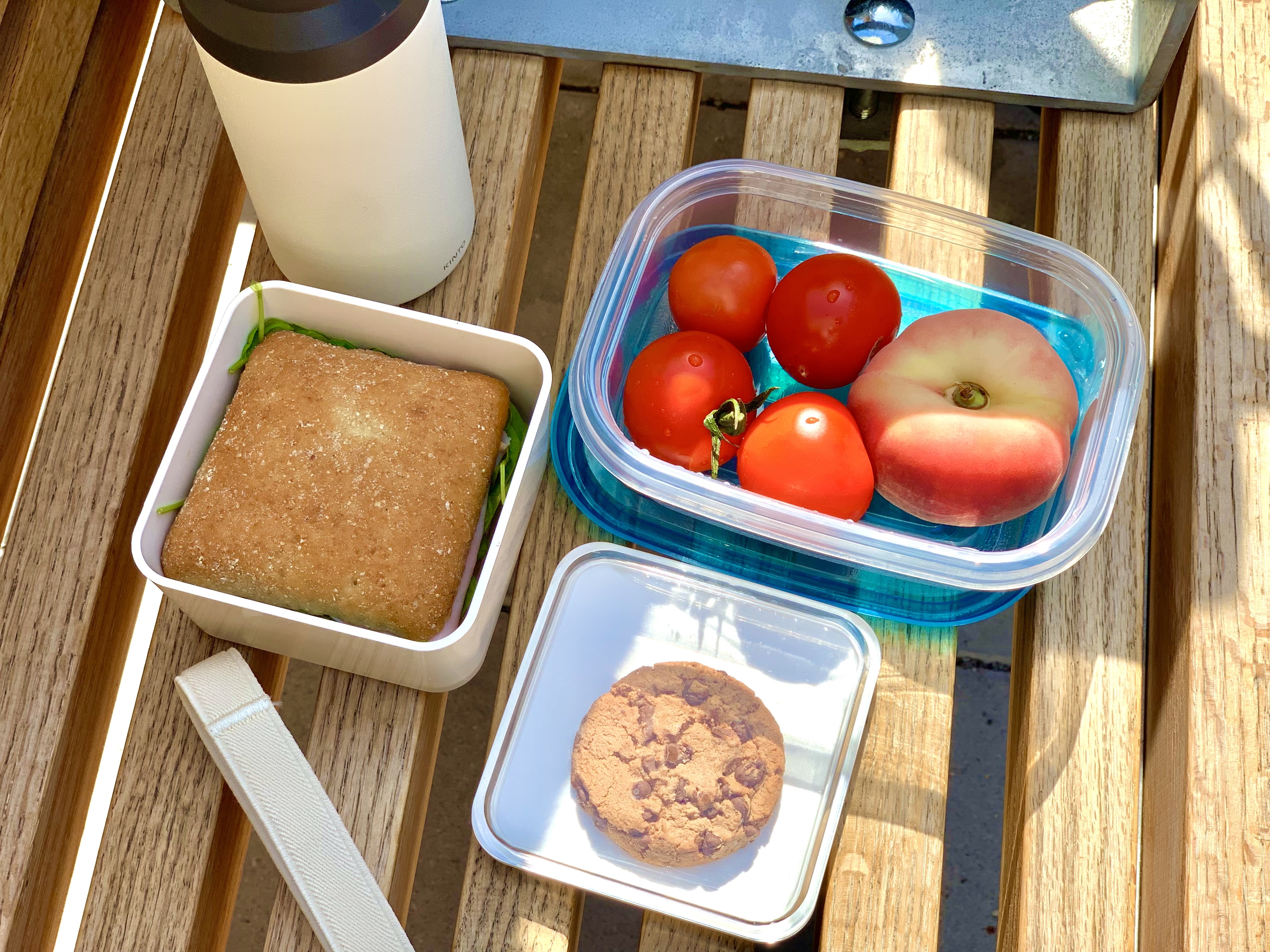 (여담) 이번 주 내내 새벽 같이 일어나서 점심에 먹을 샌드위치를 만들고 마실 커피를 내렸습니다. 사 먹으면.. 금방.. 나앉을 것만 같은 이 곳의 외식 물가..