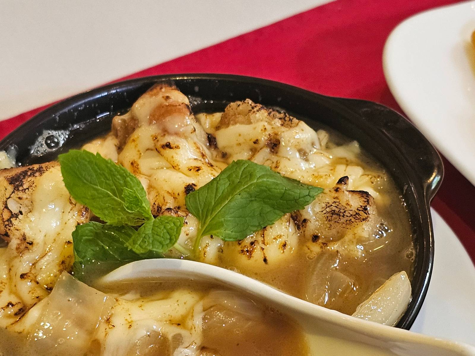 Les Jardins De La Carambole, Onion Soup