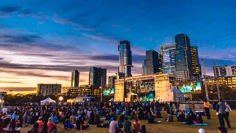 2019 SXSW 야외무대. 위의 사진과 같은 행사라는 것이 신기할 따름