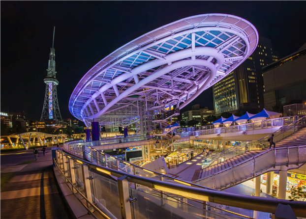 둥근 타원형으로 생긴 게 오아시스 21, 그 뒤로 보이는 미라이 타워 @열짱