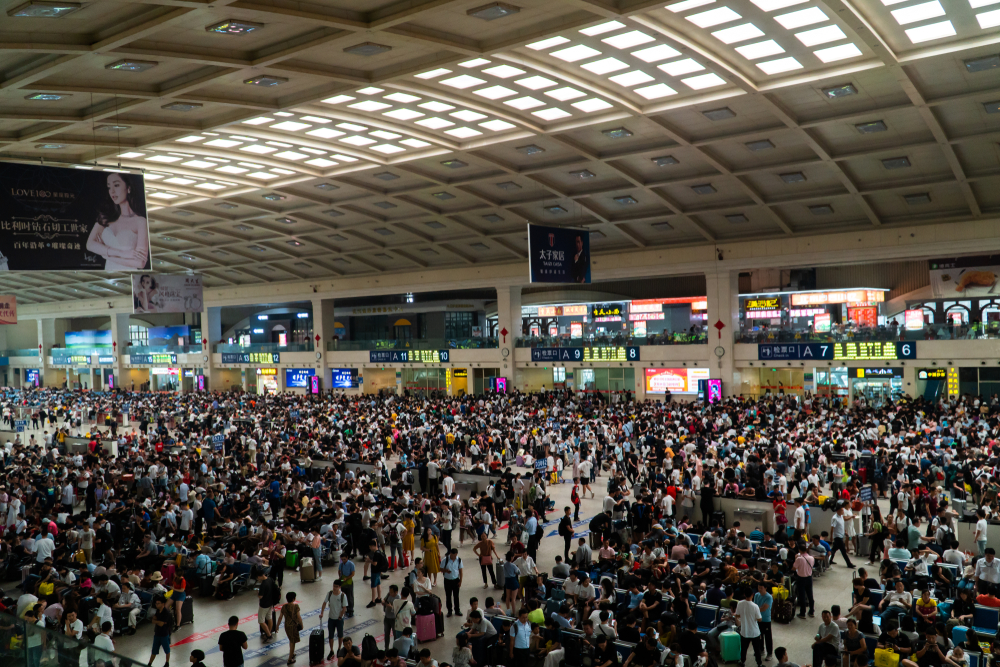 중국 우한의 기차역. shutterstock