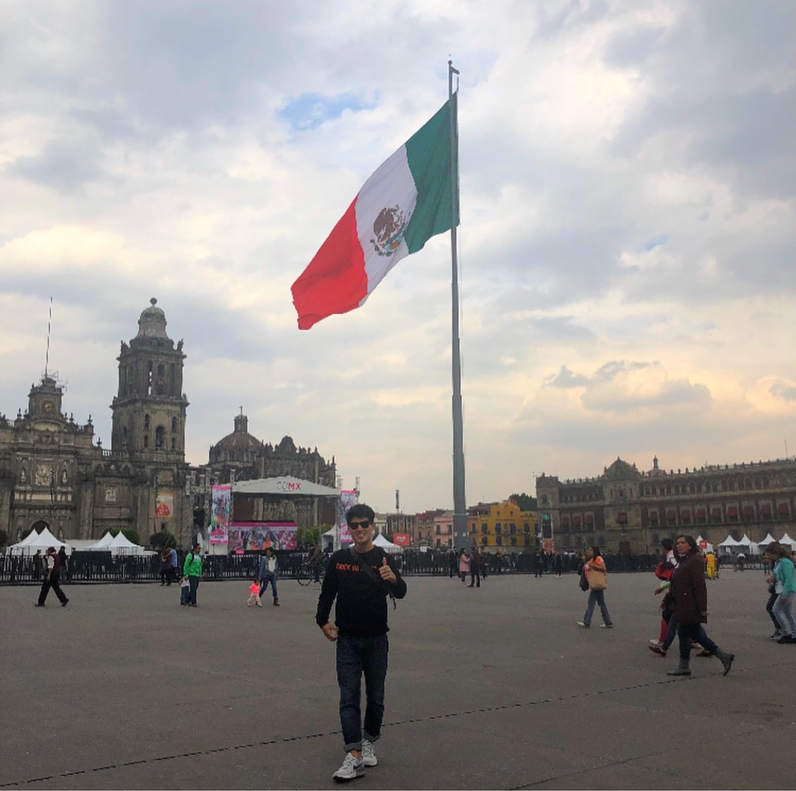 소매치기가 일어나기 전,..,.. 소깔로 광장 앞에서