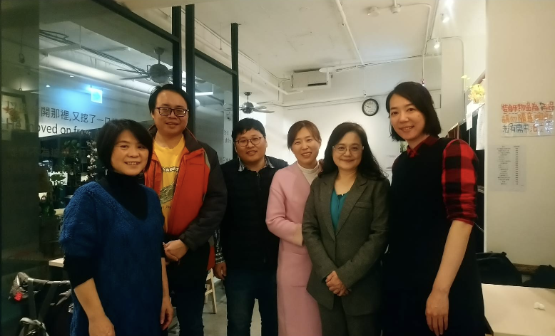 맨 오른쪽이 홍 자매님