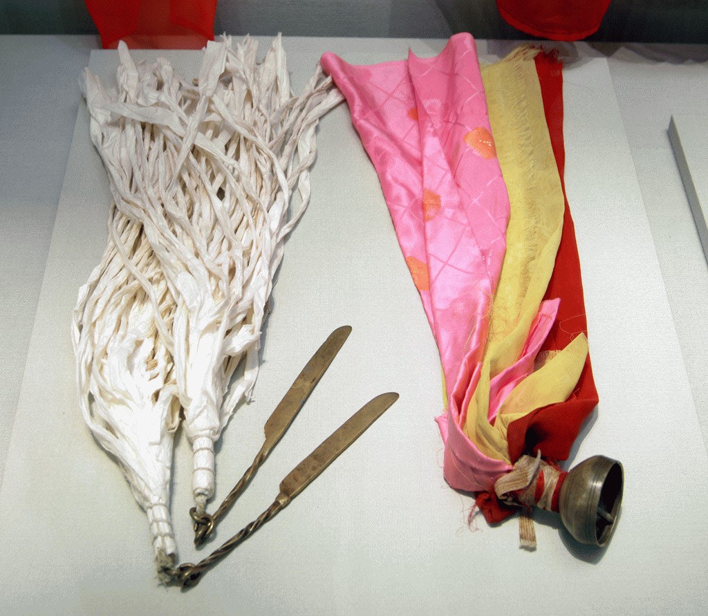 실제 무당이 사용하는 신칼 출처 -[제주특별자치도], [제주특별자치도(https://www.jeju.go.kr/index.htm)]

