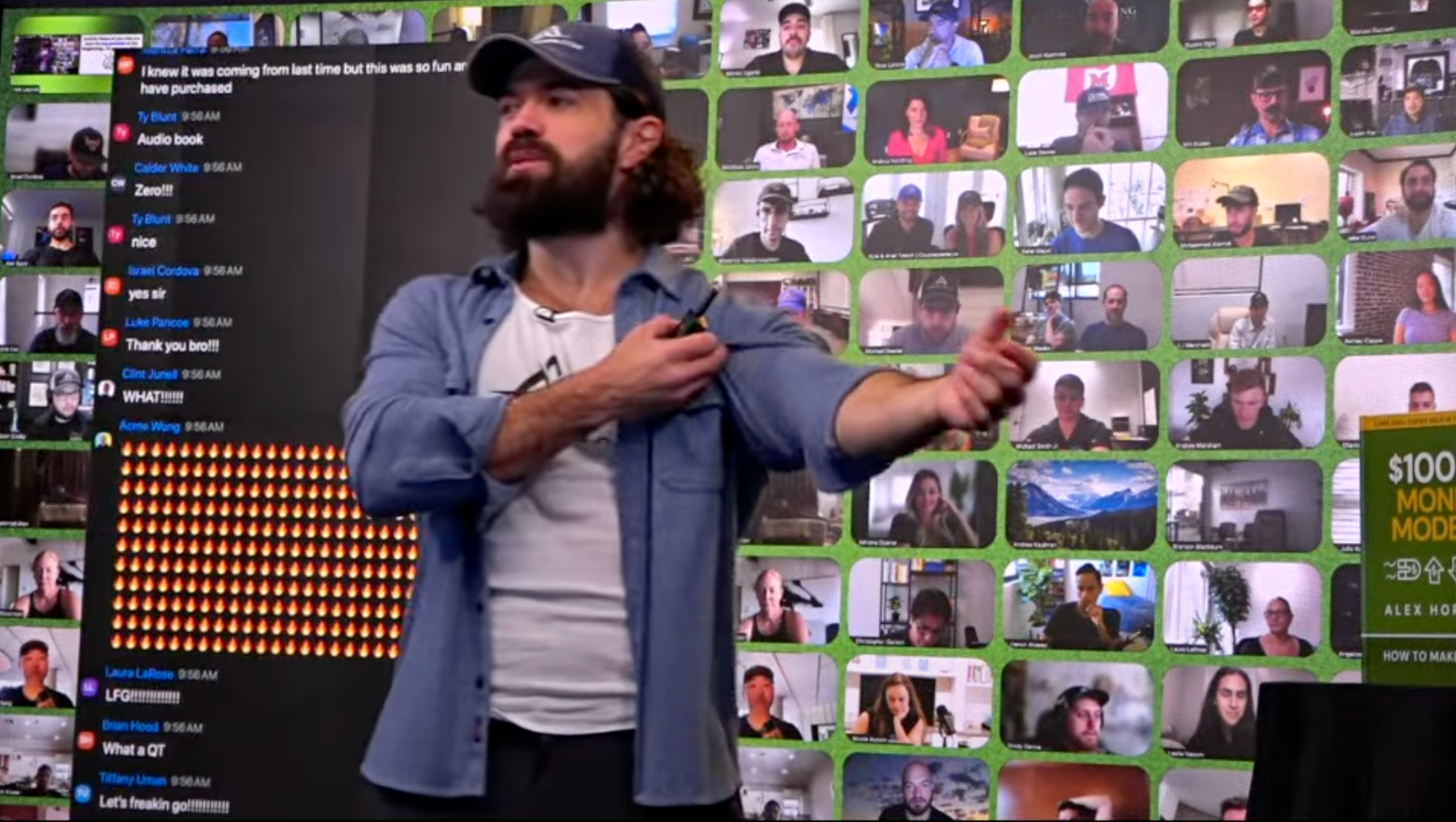 알렉스는 실시간으로 참여자들의 얼굴과 채팅을 화면에 띄워 친밀감과 소속감을 형성하고, 이를 통해 몰입도를 극대화하며 사회적 증거 효과로 구매까지 유도하는 전략을 사용했다.