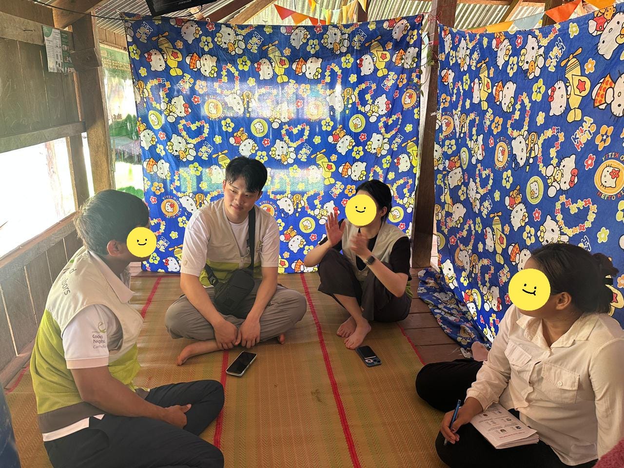 마을보건요원 인터뷰: 매번 영어-크메르어 통역을 도와주셨던 현지 직원분들께 감사드립니다. (출처: 이태열)