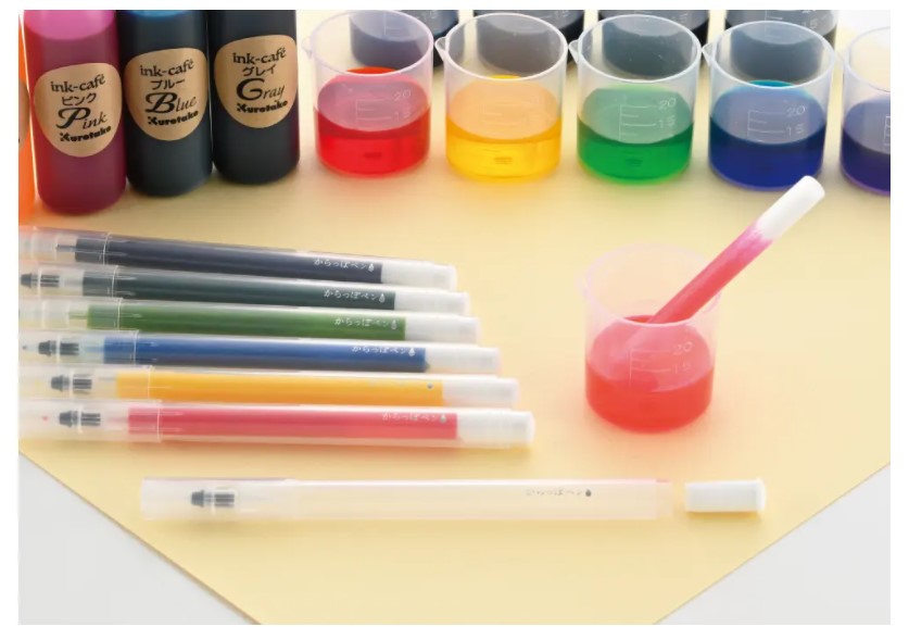 색깔을 직접 조합해 만드는 '텅 빈 펜'.
