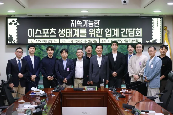 이미지에 삽입된 링크를 누르면 간담회 보도자료 내용을 확인할 수 있습니다.