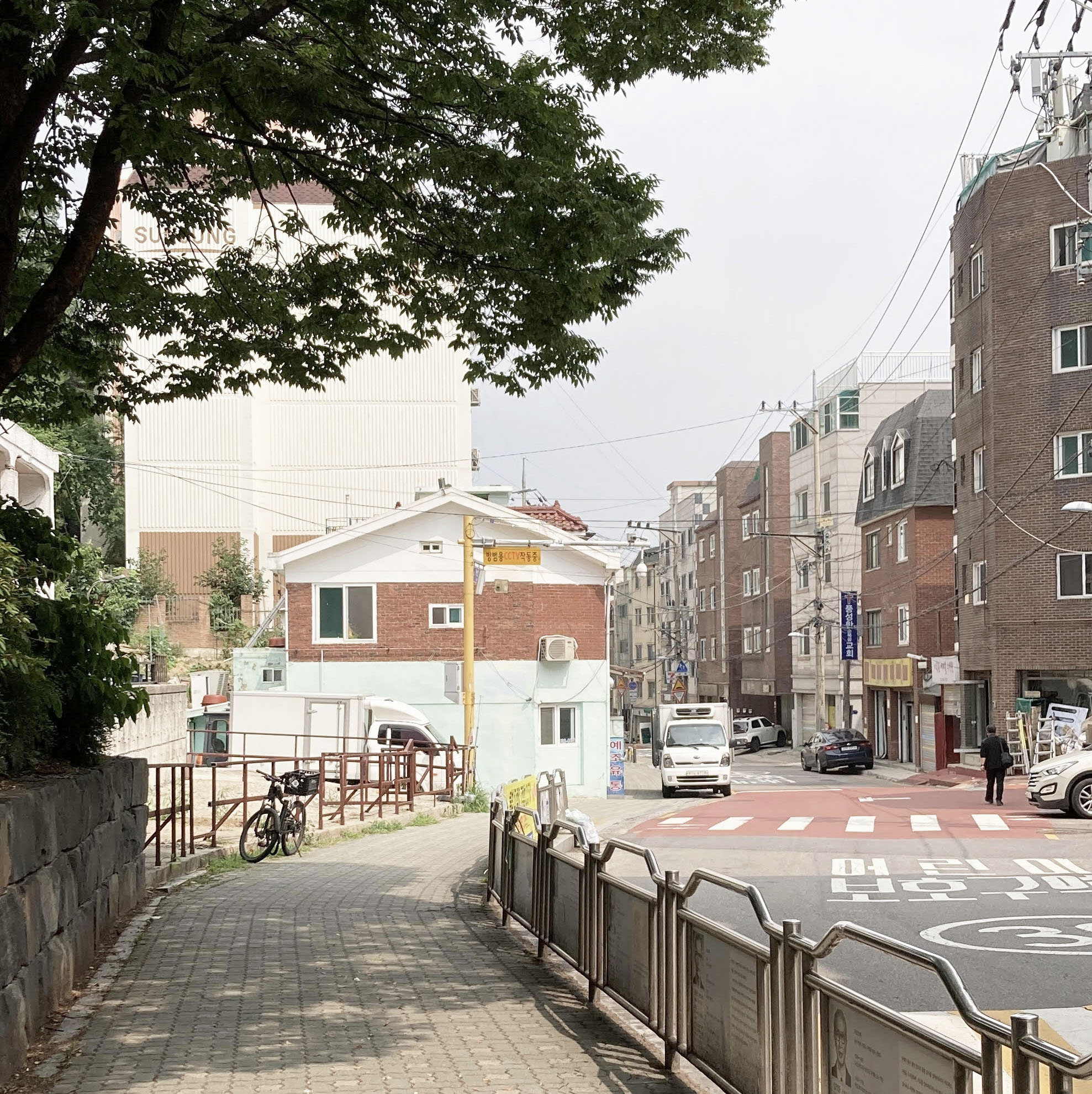 이번 앨범 커버의 모델이 된 풍경(동네 사람들이 보면 깜짝 놀라겠죠?)