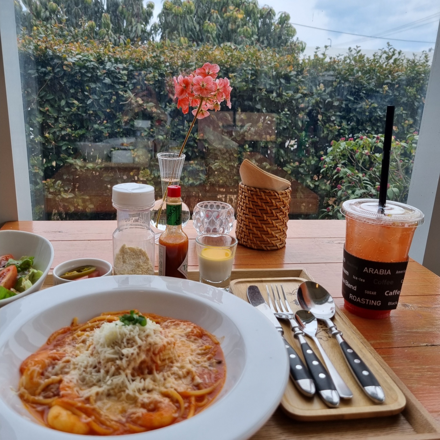 꽃 한송이의 데코가 마음에 들었다