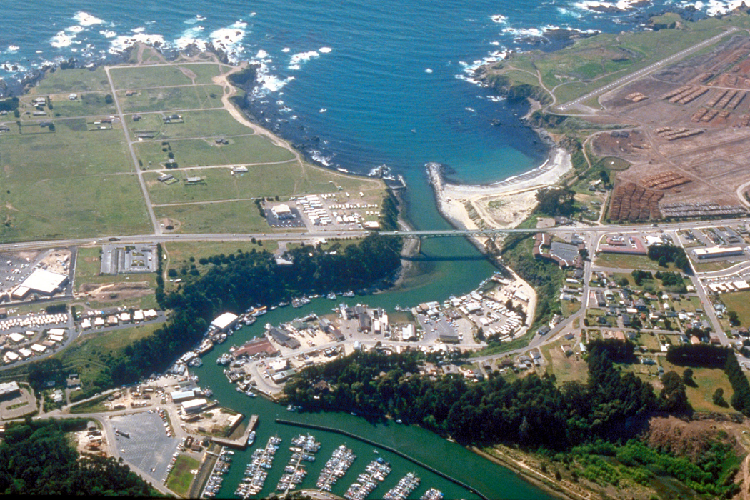 출처: https://en.wikipedia.org/wiki/File:Fort_Bragg_California_aerial_view.jpg