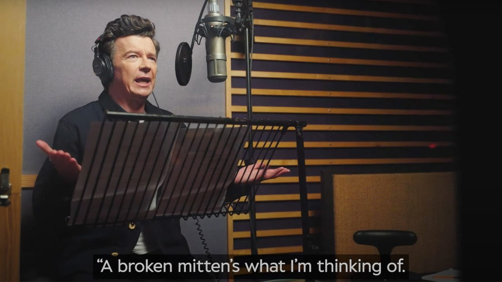 '완전한 헌신'을 '망가진 장갑'으로 노래하는 Rick Astley (이미지: Contagious)