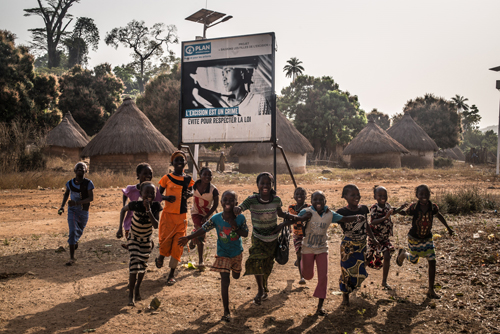 ⓒ 여성 할례 근절 캠페인을 하고 있는 아이들 (출처: Plan International)