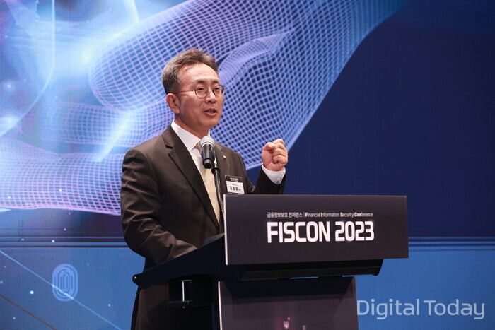 김철웅 금융보안원장이 9일 서울 여의도 콘래드 호텔에서 열린 ‘FISCON 2023’에서 개회사를 하고 있다.. [사진: 금융보안원]