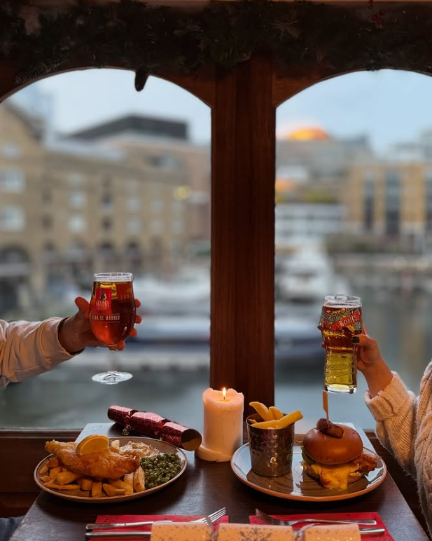 출처 : The Dickens Inn 인스타그램