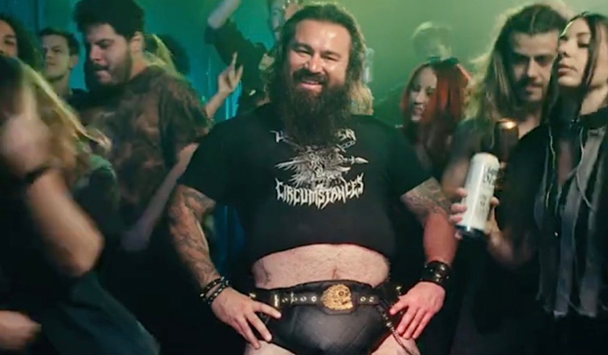 <리퀴드 데쓰, 해비메탈과 협업한 마케팅 캠페인 한 장면>