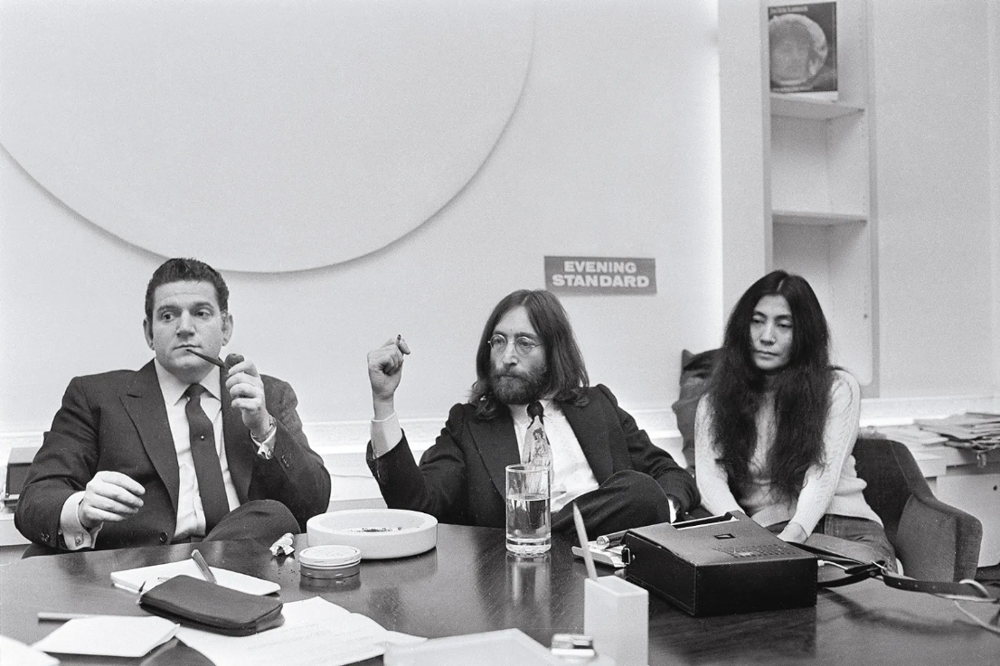 <b>'비틀스를 망친 남자' 앨런 클라인, 존 레논, 오노 요코 (1969)</b>