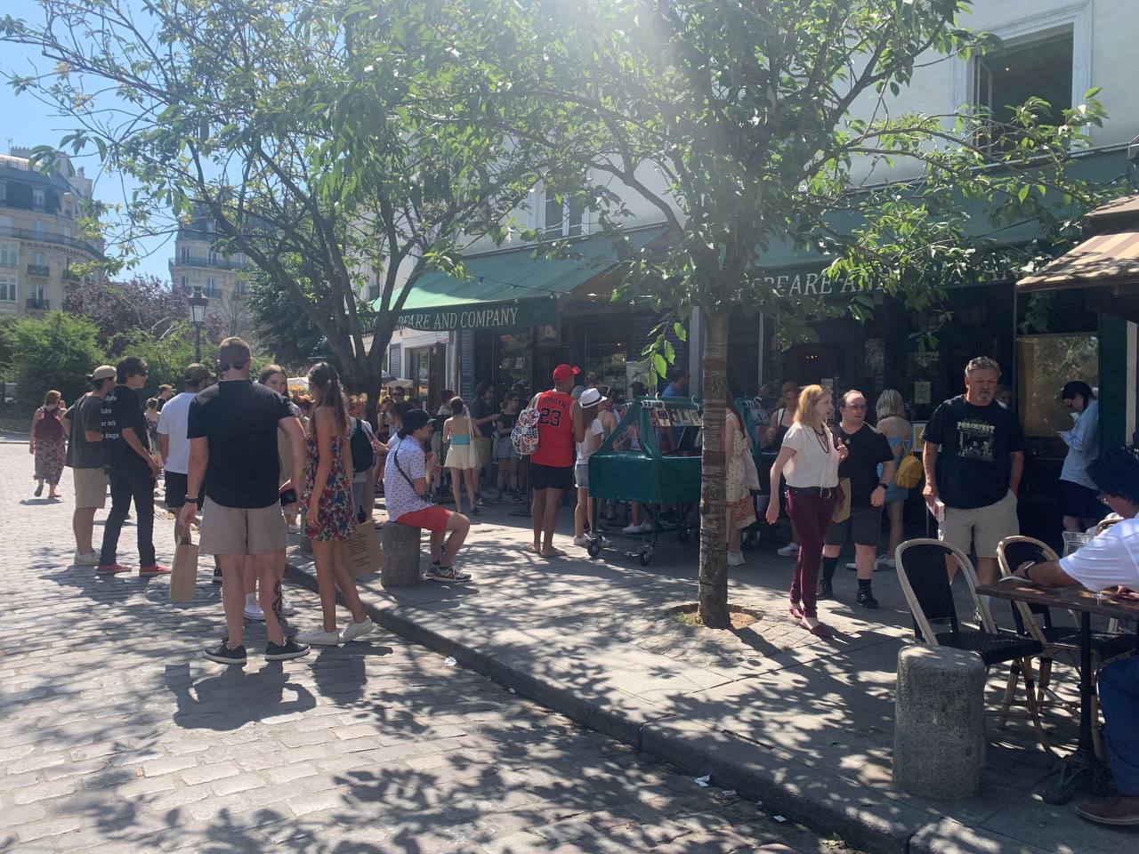 여긴 모더니스트-레즈비언들의 성지. 여야하는. 세익스피어 앤 컴퍼니. 인데 관광객 너무 많고 모두 셀카를 찍고 있어서 “찐”인 나는 그냥 흥 하고 뒤돌아서 나왔다^^&nbsp;