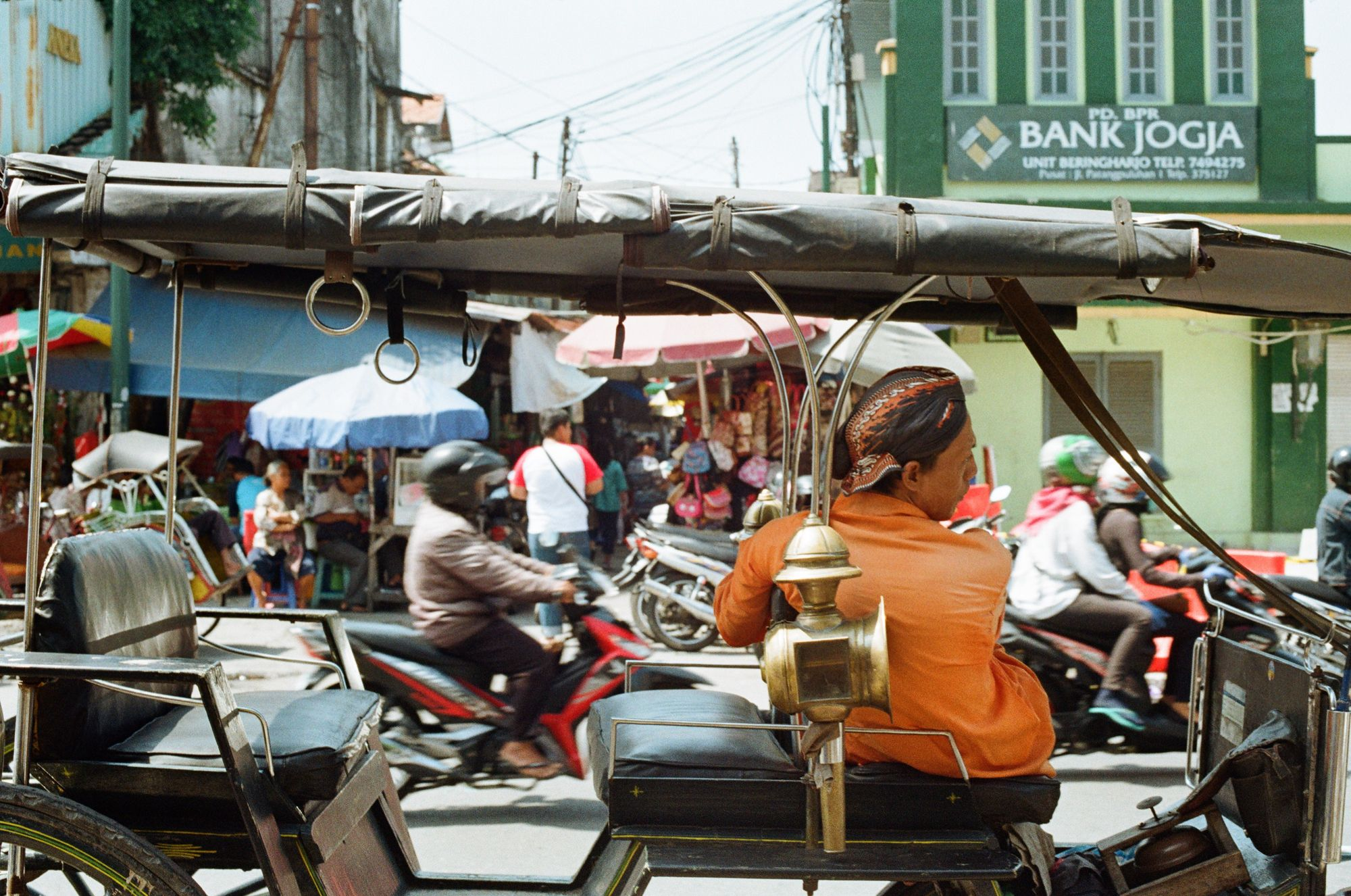 A street in Indonesia….who’s playing on their smartphones? (Photo bymark chaves)
