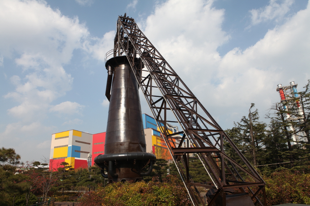 삼화 고로  Ⓒ포스코 역사박물관남한 최초의 고로로, 1993년 포스코가 구입해 현재 포스코역사박물관에 야외전시되어 있다.