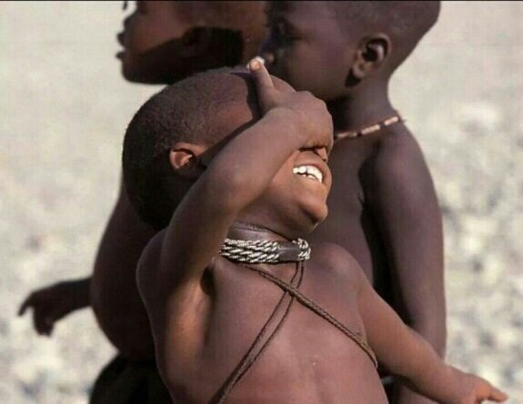 여행자님의 솔직한 말씀에 너무 공감되어서 이마 백번 때렸습니다.. 편집짱 또한 엄마와 배낭 여행을 다닌 초장기 때 이러한 생각을 많이 했었어요. 뭔가 '나'의 여행길을 가고 싶은데 맘놓고 발걸음을 뗄 수 없으니 저도 괜히 엄마에게 투정부리고 그랬었어요. 하지만!! 이런 과정을 겪으면서 오히려 서로의 여행 성향을 잘 파악할 수 있게 되었네요 :>