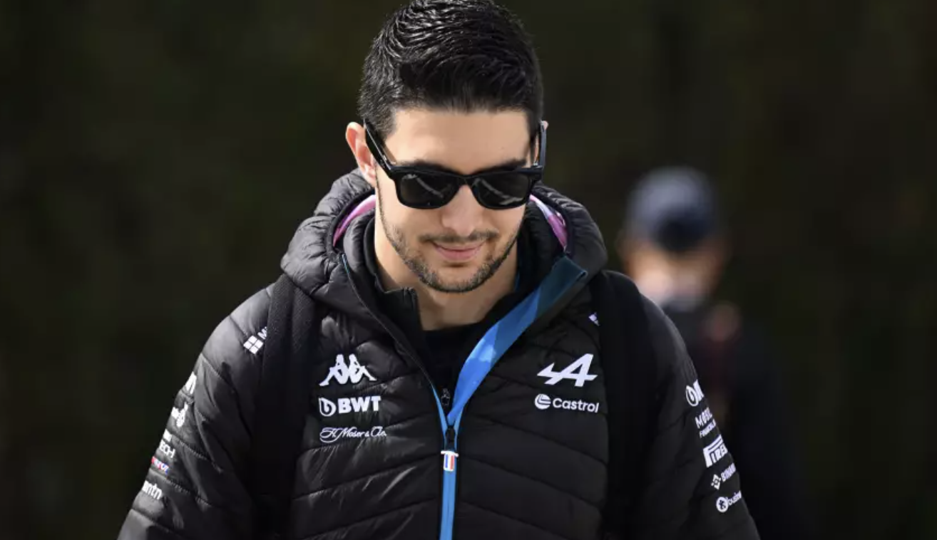 알핀과의 시간이 2024 시즌 마지막에 조기 종료됩니다. 오콘은 시즌 후 곧바로 하스(HAAS) 팀의 아부다비 테스트에 바로 참가할 수 있도록 알핀과 합의하는 조건으로 마지막 그랑프리에 불참합니다. 이로 인해 잭 두한이 아부다비에서 알핀 소속으로 포뮬러원 데뷔를 하게 됩니다.