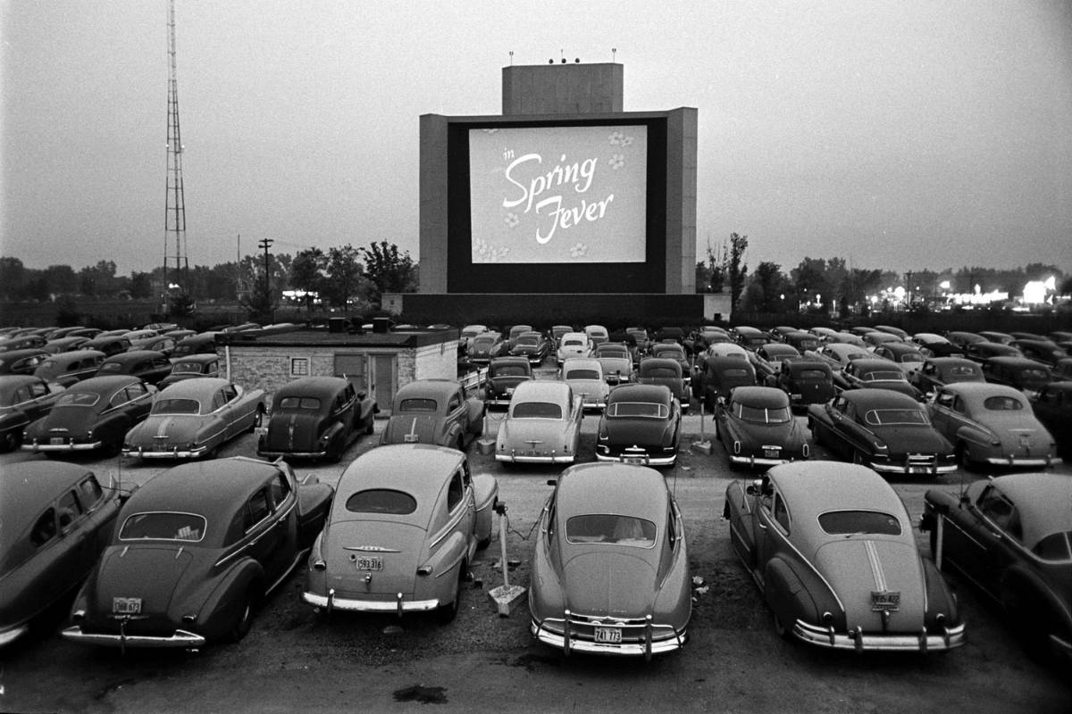자동차 극장_https://thetakemagazine.com/16-new-england-drive-in-movie-theaters/