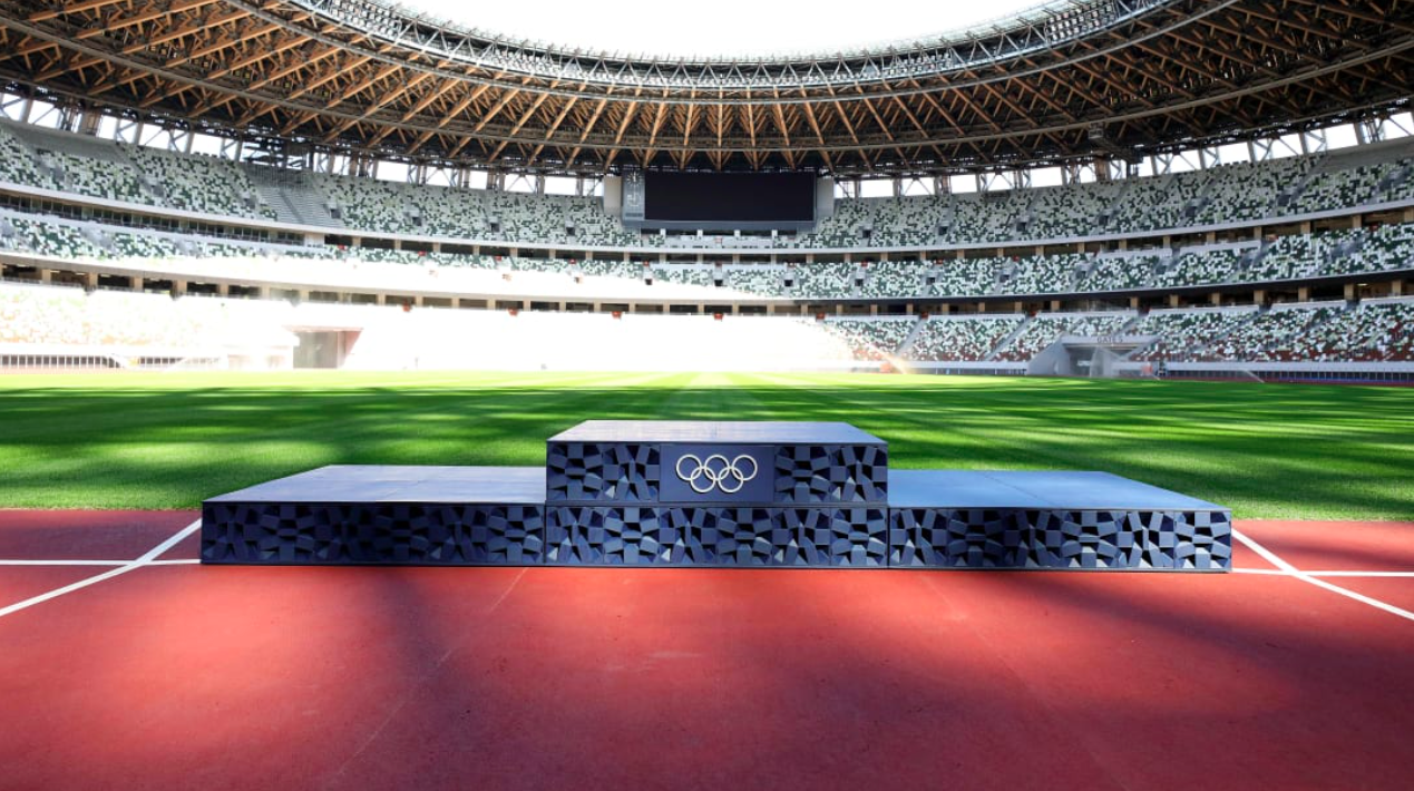 만약에, 아니 설마 정말로 올림픽이 열린다면 선수들을 위한 시상대로 쓰여질 단상이에요. 텅 빈 자리가 새삼 '지금 시절 우리가 놓치고 있던 것'들을 생각하게 합니다.