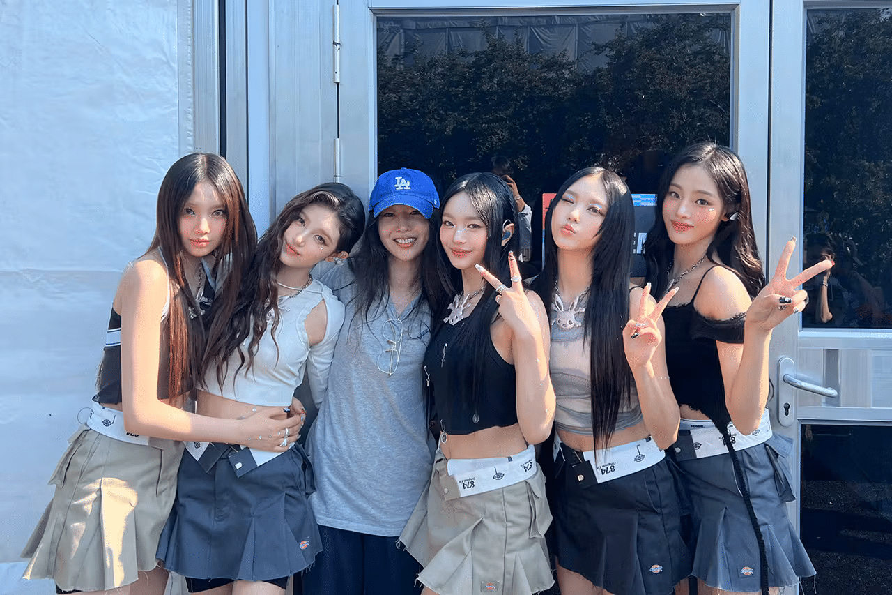 작년 롤라팔루자 공연 후 뉴진스와 민희진.<출처-어도어>