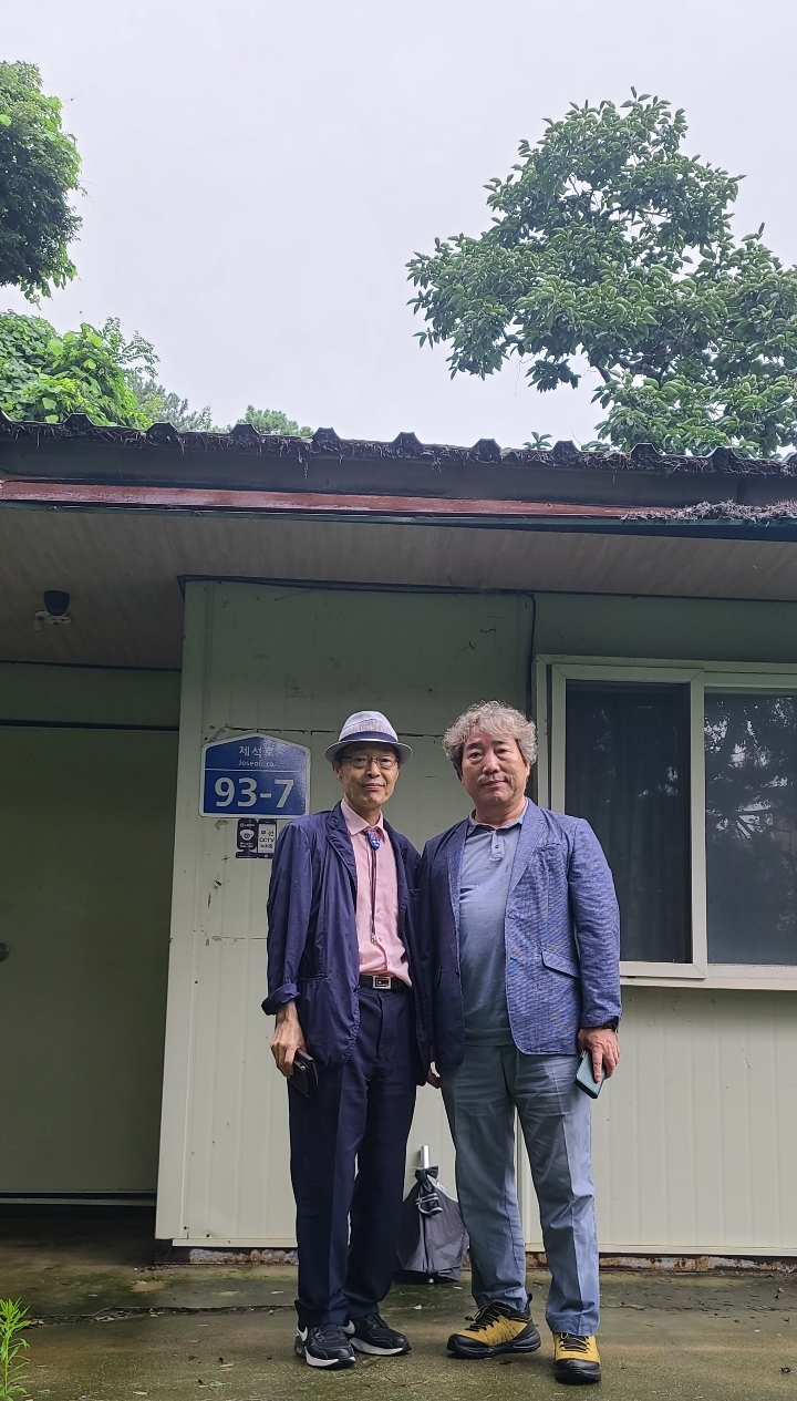 봉심정을 경영하던 김정길 선생님과 필자(2023.07.18.)