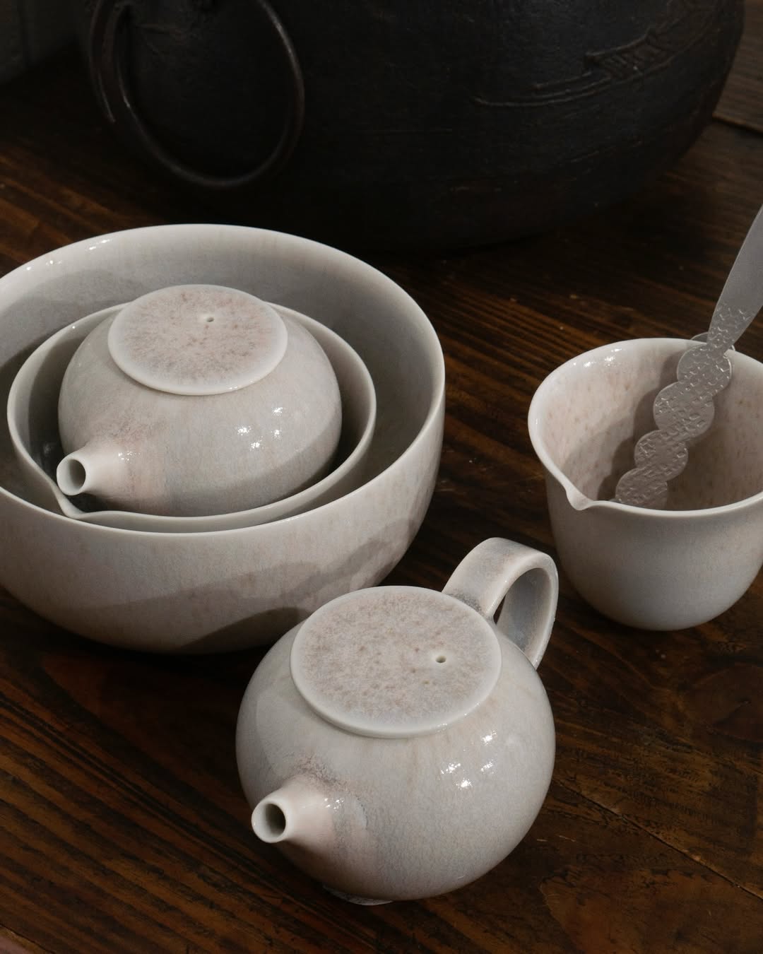 다기 세트(teapot set) / 백자토, 산화물 / 133x133x60mm / 230,000원