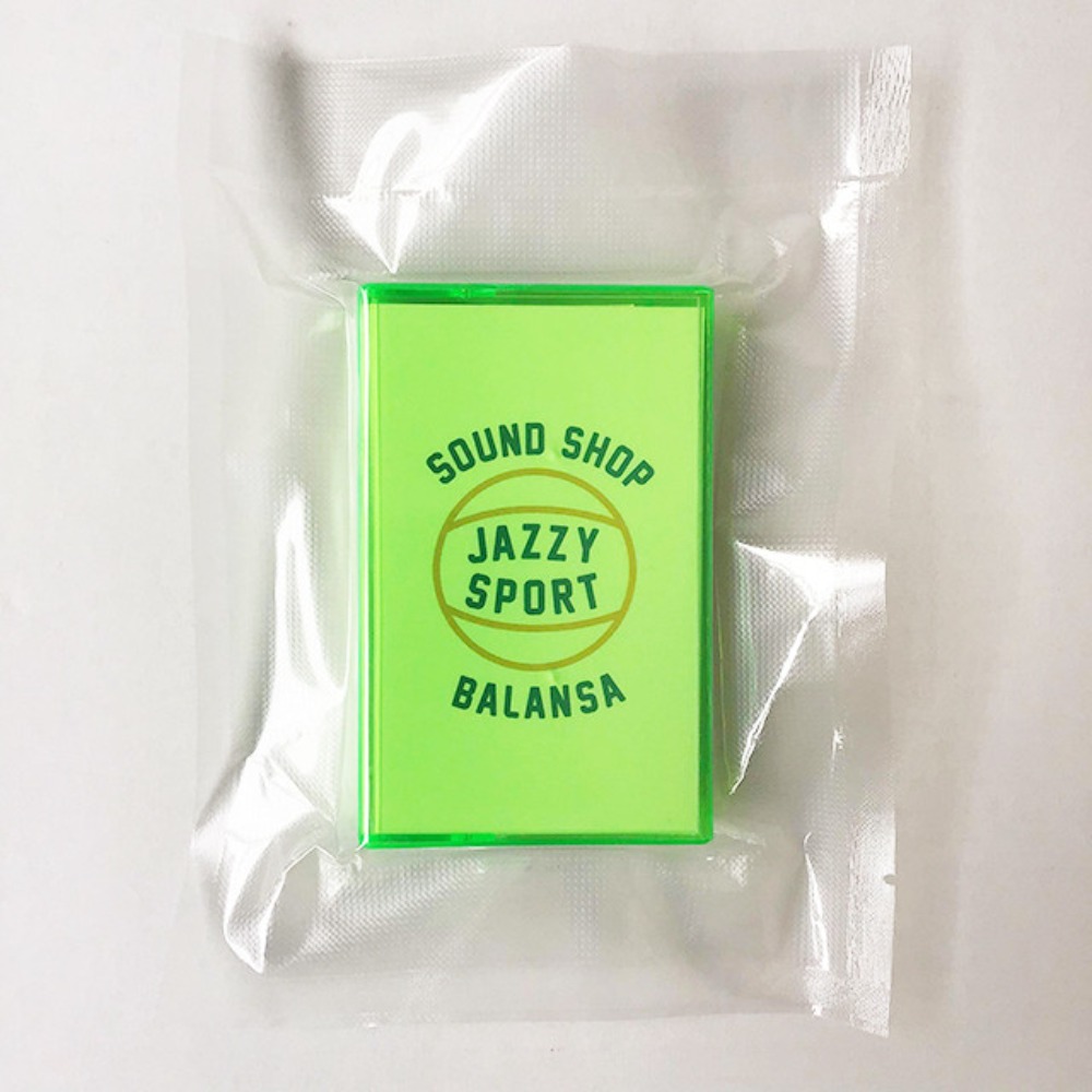 Jazzy Sport와의 콜라보를 통해 판매된 한정 CD&nbsp;&nbsp;(사진 출처 : 발란사)