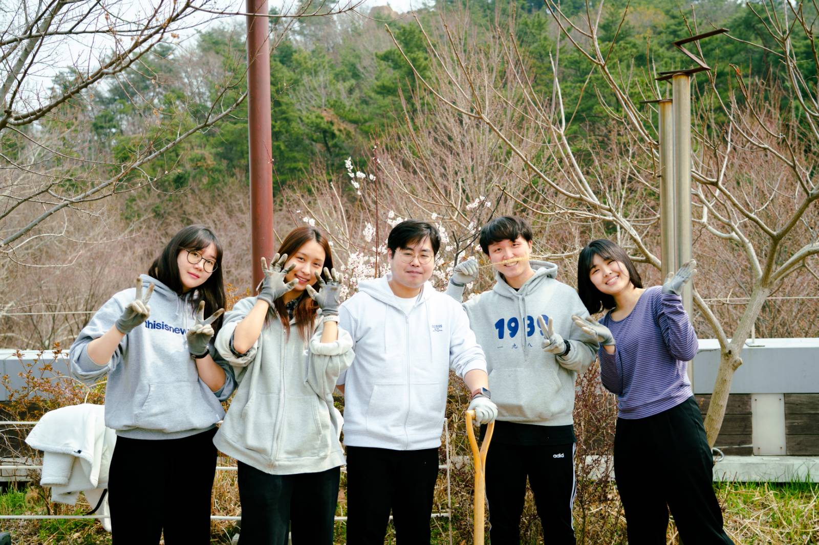 열심히 심던 중 한 컷