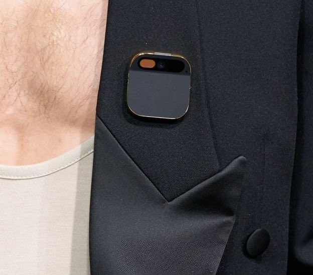 파리패션위크의 AI Pin