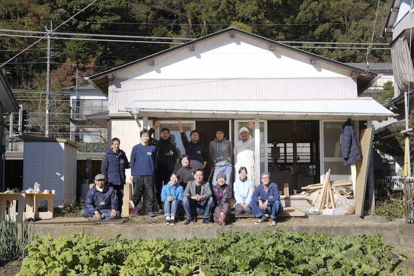 대부분 인구 소멸 도시에 늘어나는 '빈 집'엔 대신 도심에서 볼 수 없는 사람과의 교류, 역사의 커뮤니티가 있어요. 그렇게 '빈집'의 리유스, 재활용이란 마을 교류를 '계승?'하는 일로도 이어져요.