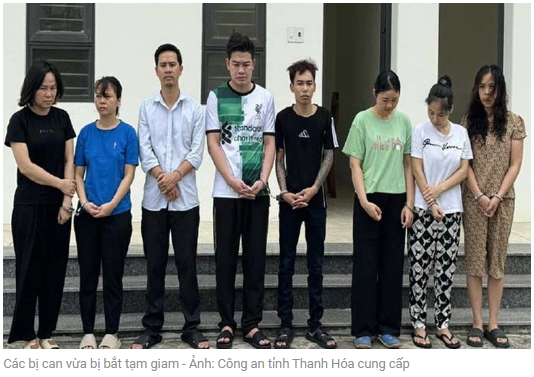 체포 및 일시 구금된 8명의 피고들