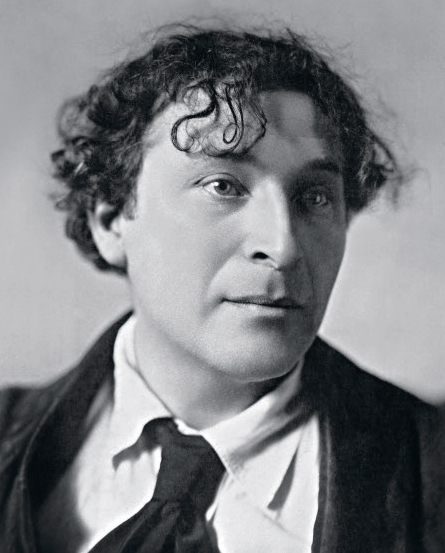 20세기를 대표하는 화가 마르크 샤갈은 색채의 마술사이자 영혼의 마술사였습니다.