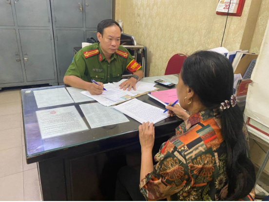 공안 취조 중인 T