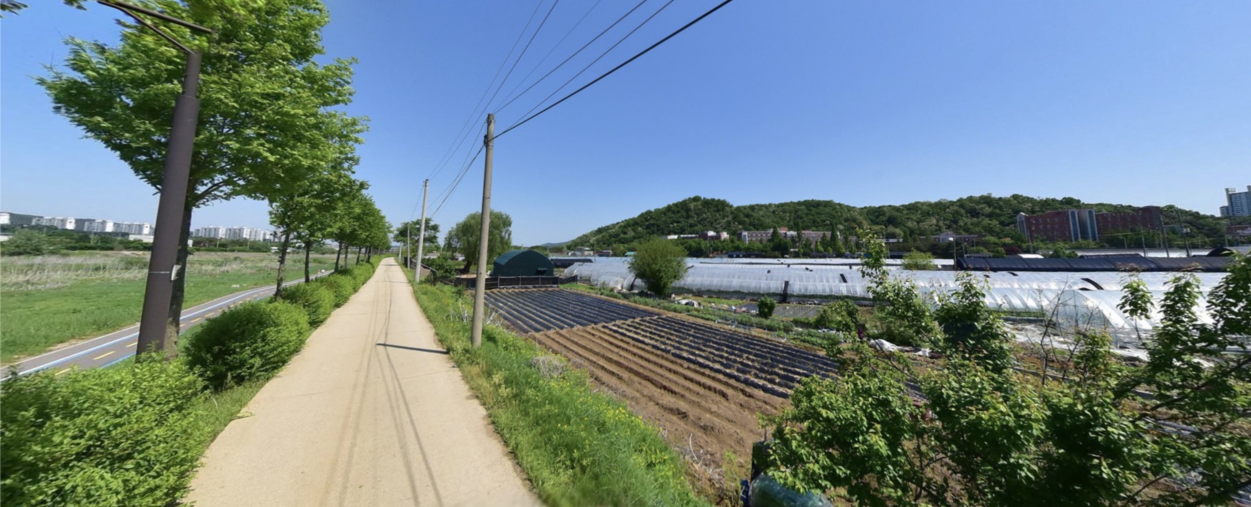 최근 모습. 콘크리트와 아스팔트가 발렸다. 네이버맵 로드뷰