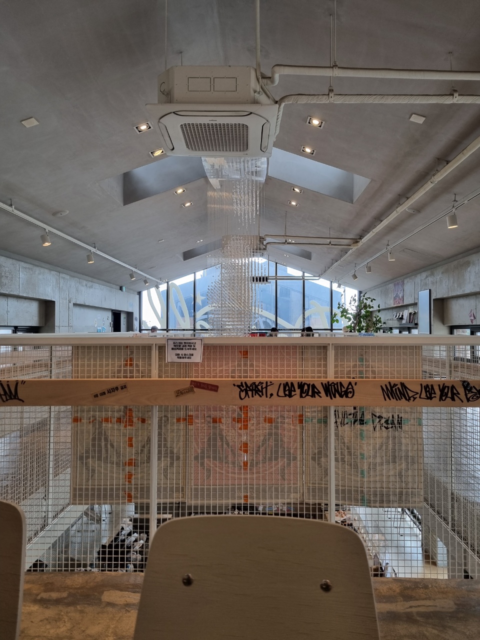 카페 도렐의 이 힙한 분위기라니... 영감이 솟는다!