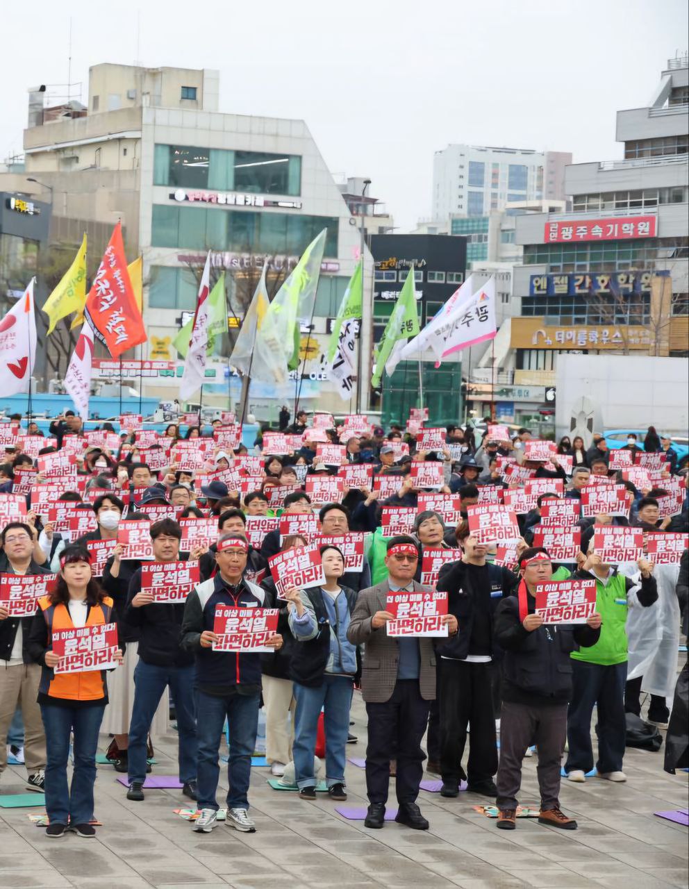 3월 27일 민주노총 총파업 광주 집회에서 정영일 광주전남지부장이 투쟁의 결의를 다지고 있다