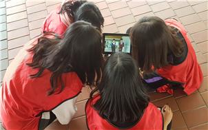 학생들이 스스로 평가 기준을 공유하고 수정하는 모습