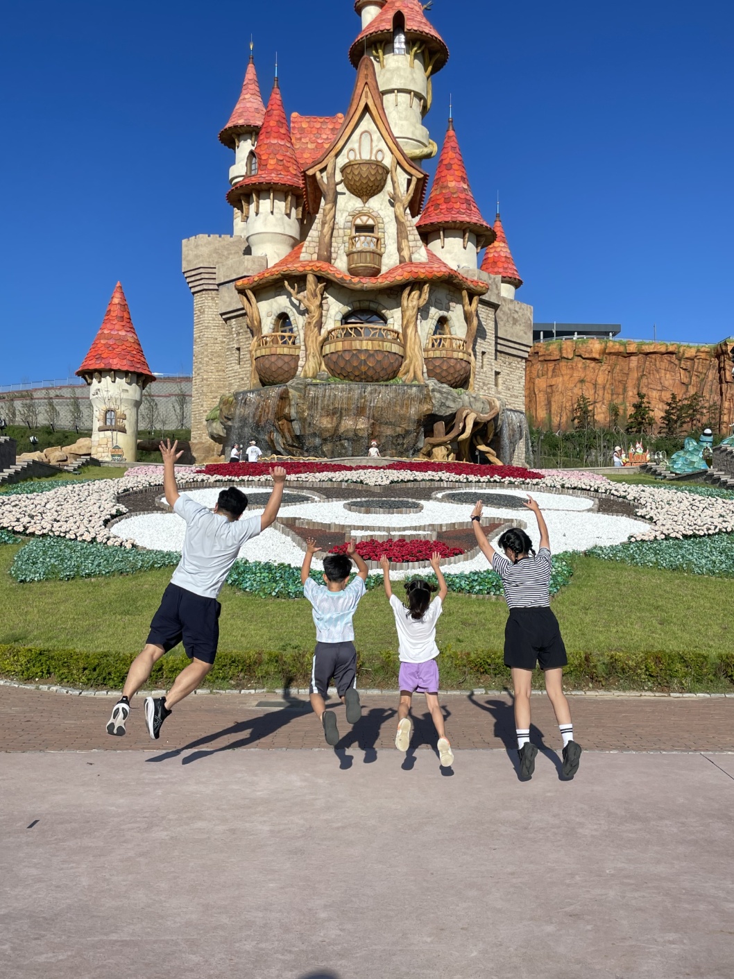 뒷 모습에서도 행복한 기운이 퍼지는 옥희님 가족사진&nbsp;