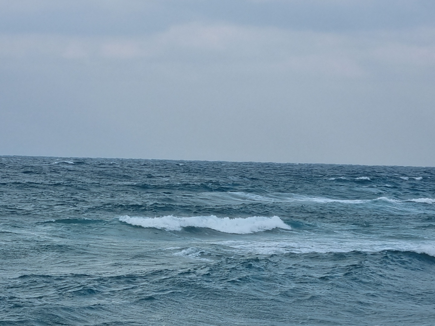 바다를 바라보며 많은 걸 생각했어요